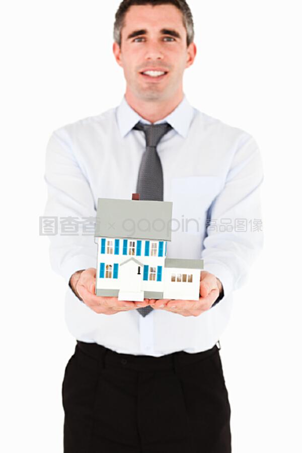 微型住宅新潮流 与专业房产经纪探索精巧生活空间